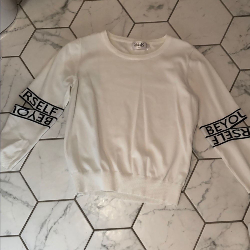 This is in perfect condition. Only worn once.
